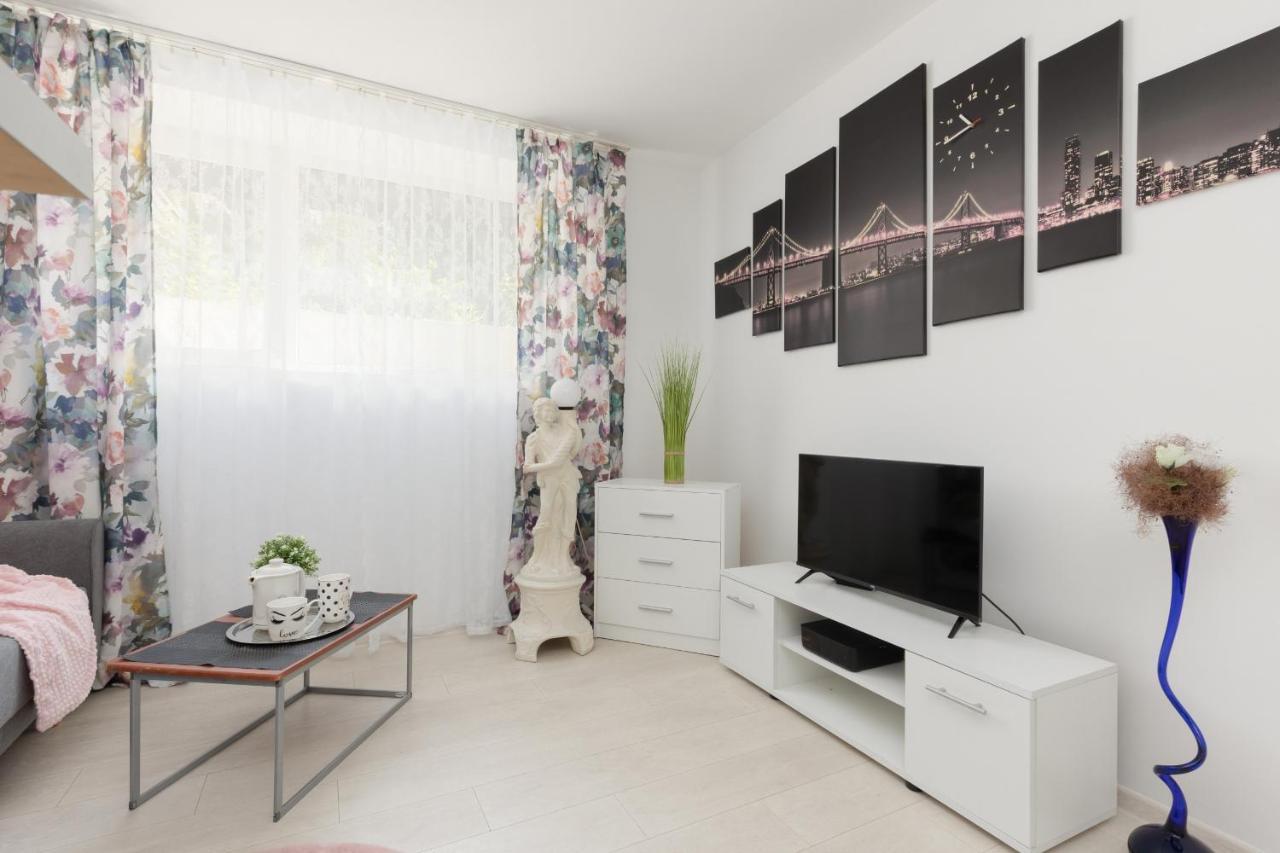 Affordable Underground Studio Near Pge Narodowy By Noclegi Renters Varsovia Exterior foto