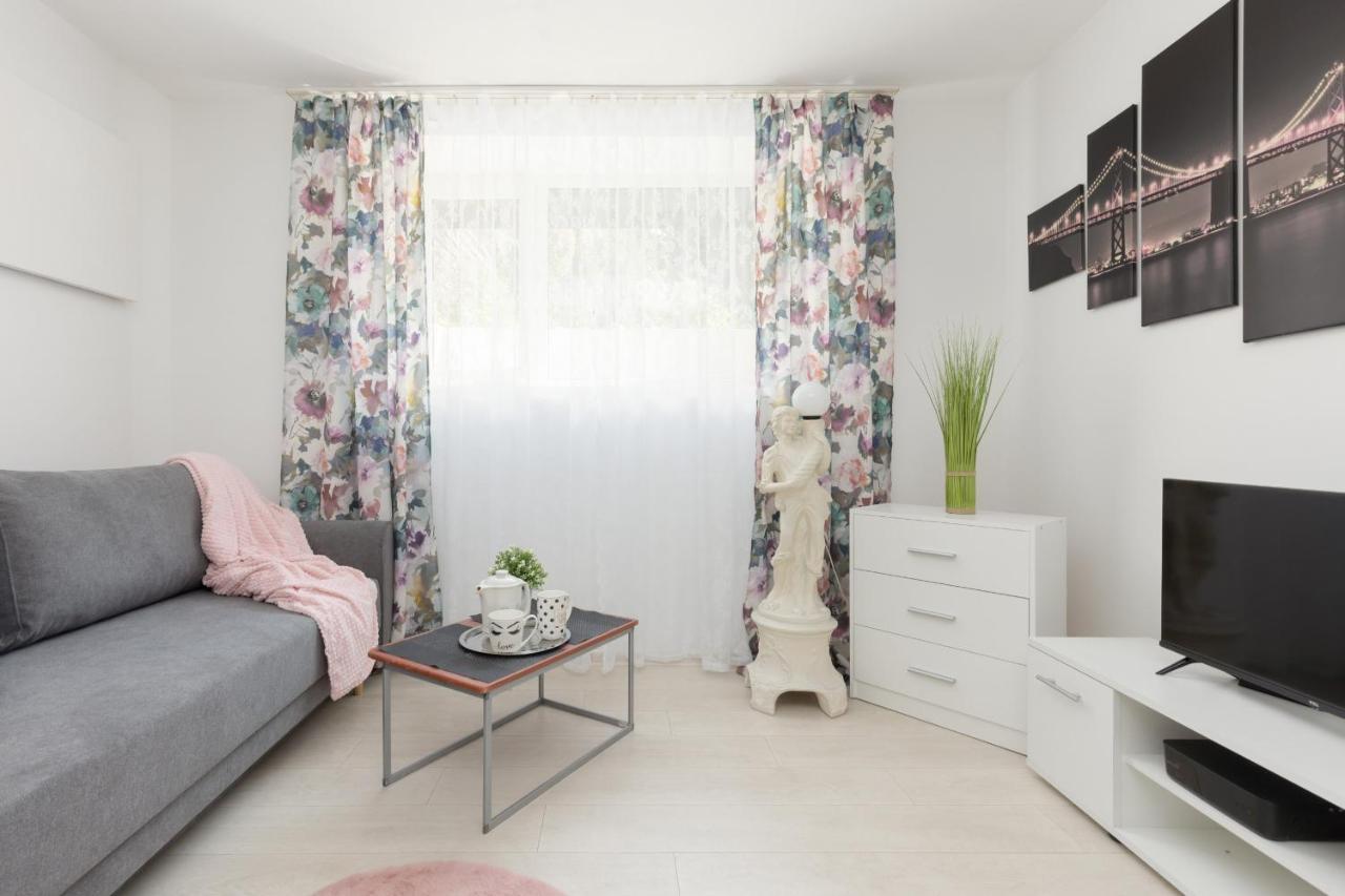 Affordable Underground Studio Near Pge Narodowy By Noclegi Renters Varsovia Exterior foto